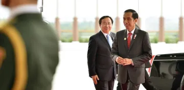 Slideshow Omnibus Law untuk Menciptakan Iklim Investasi yang Bersahabat president joko widodo